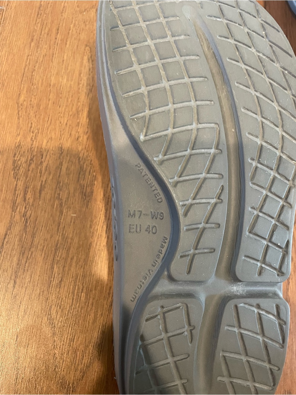 OOFOS Gray Flip Flops - Picture 7 of 7